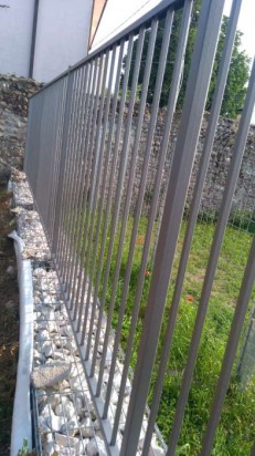 Gabbioni con recinzione applicata