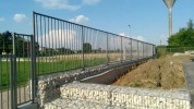 Gabbioni con recinzione applicata